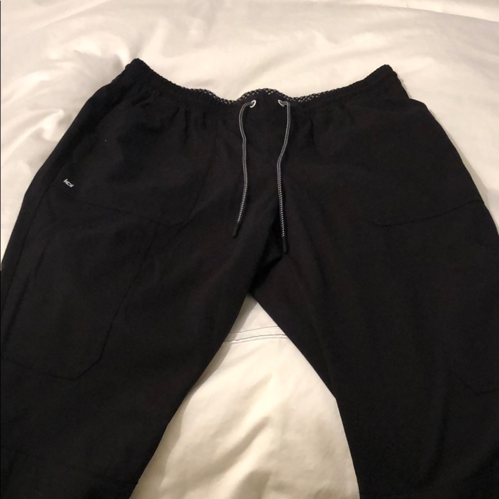 Black koi jogger scrub set